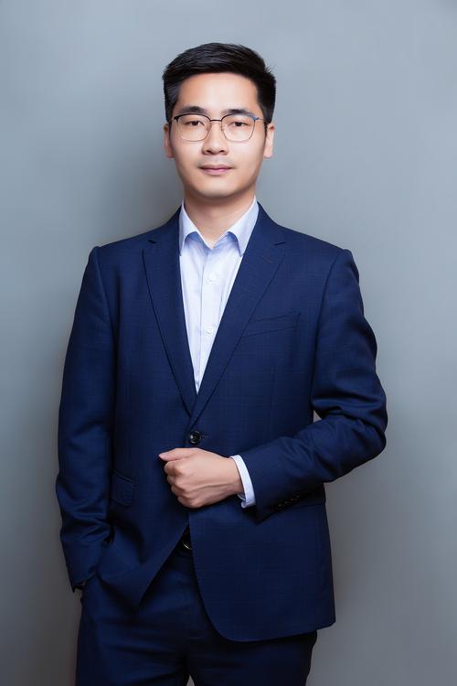 鲜余泽 跟组制片负责人